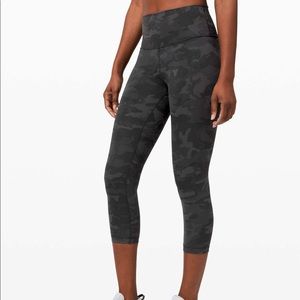 Wunder Under High-Rise (Luon) 21 Inch Crop